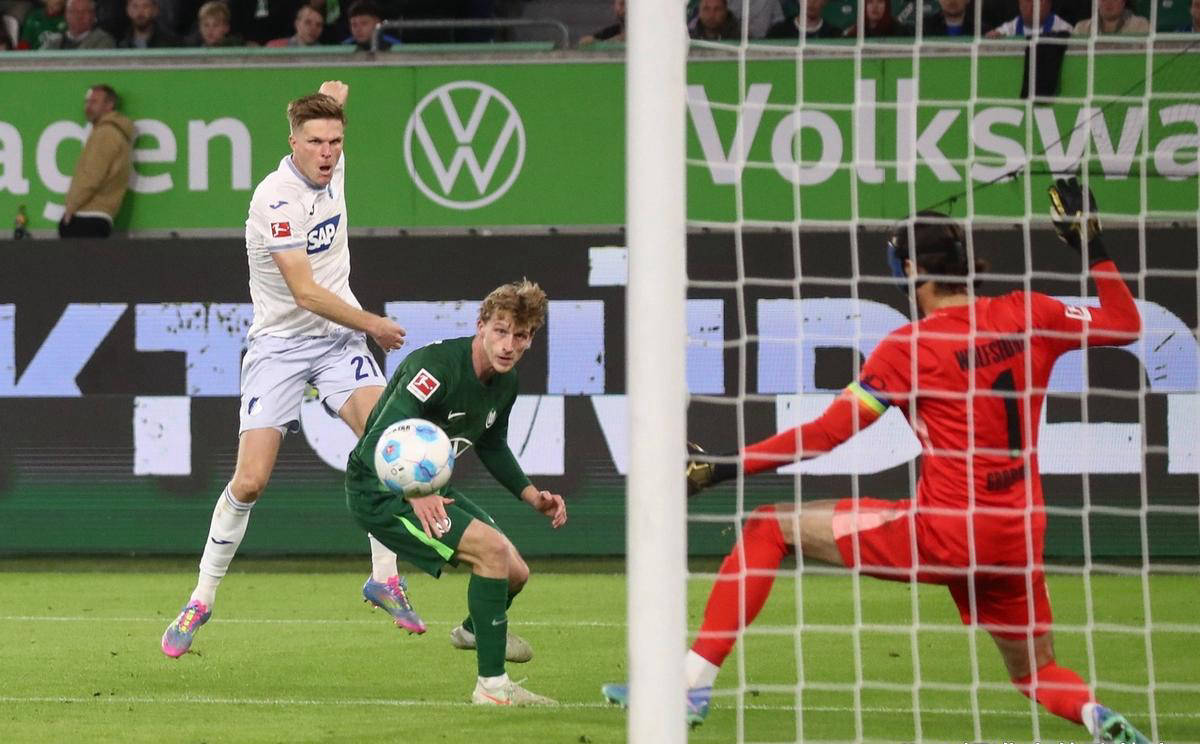 霍芬海姆攻守兼备，稳住比赛局势的简单介绍